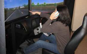 Unfallforschung: Ablenkung im Auto – Coaching System rettet Leben Fahrercoaching