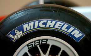 Reifenhersteller: Michelin im ersten Halbjahr mit Verlust Michelin - Logo auf Reifen