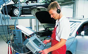 Kfz-Gewerbe: Bayerische Innungen organisieren Bewerbertest Ausbildung Werkstatt