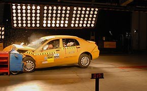 Crashtest: Brilliance fällt erneut durch crash_bs4_adac
