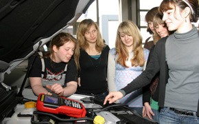 Kfz-Gewerbe: ZDK ruft zum Girls' Day 2009 auf Girls Day