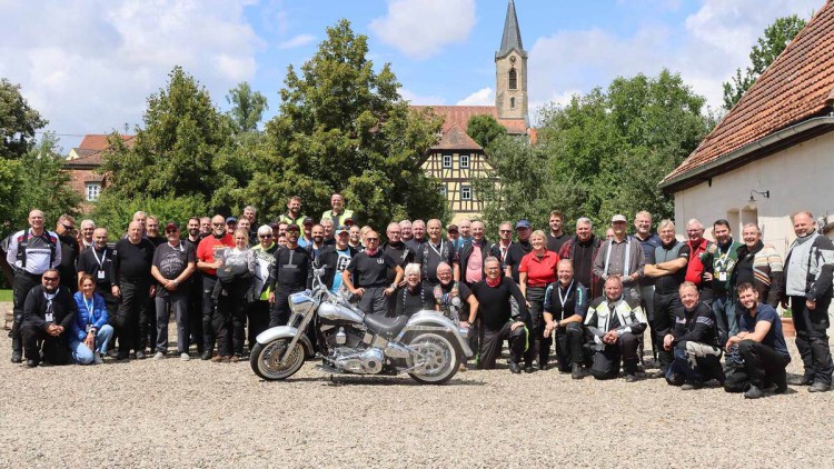 Gruppenbild Motorrad Tour AUTOHAUS