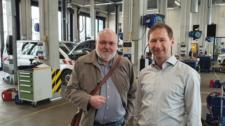 Neue Werkstatt: Planung ist die halbe Miete Markus Schneider vom Schneider Planungsbüro und Fuhrparkleiter Oliver Heindle Stadtwerke München