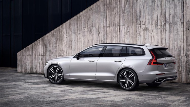 Volvo V60 R-Design: Business Casual