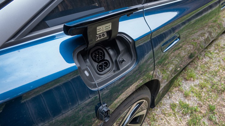 VW ID.7 Pro Ladeklappe rechts hinten