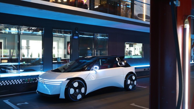 High-tech-Diva: Die handgearbeitete Studie verweigerte in der Frankfurter Cartbahn konsequent die Arbeit.
