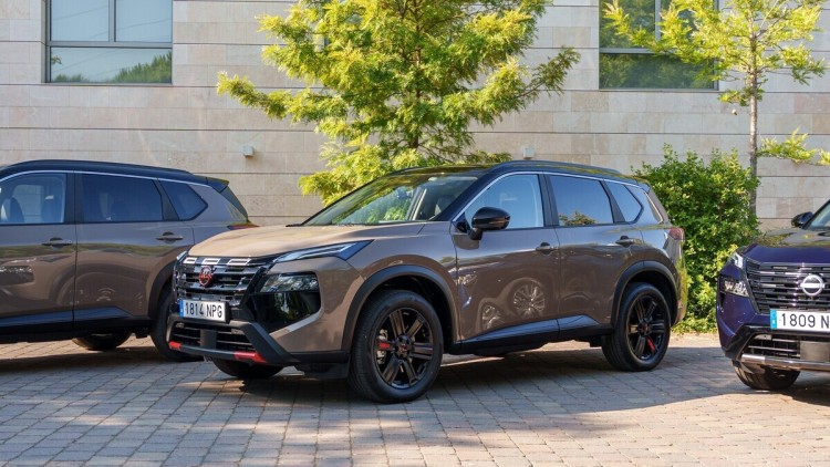 Der SUV startet mit dem e-Power genannten Hybridantrieb als frontgetriebene Variante (4x2) mit 150 kW/204 PS ab 42.890 Euro