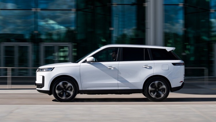 Mit knapp 4,40 Meter Länge gehört der Jaecoo 5 HEV noch zu den Kompakt-SUV.