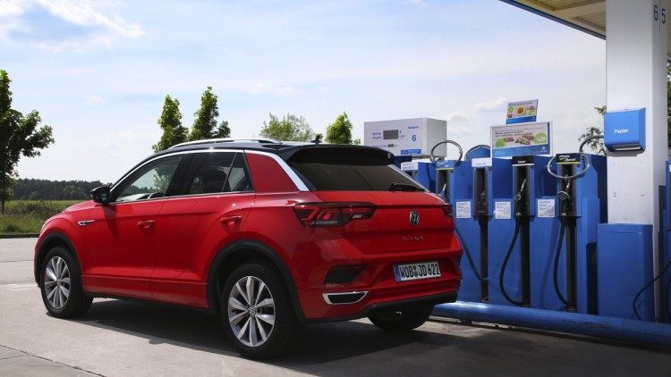 Ein deutlicher Rückgang der Spritpreise in Deutschland ist vorerst nicht in Sicht. Das Niedrigwasser im Rhein könnte sogar für eine weitere Verteuerung von Diesel und Benzin sorgen.
