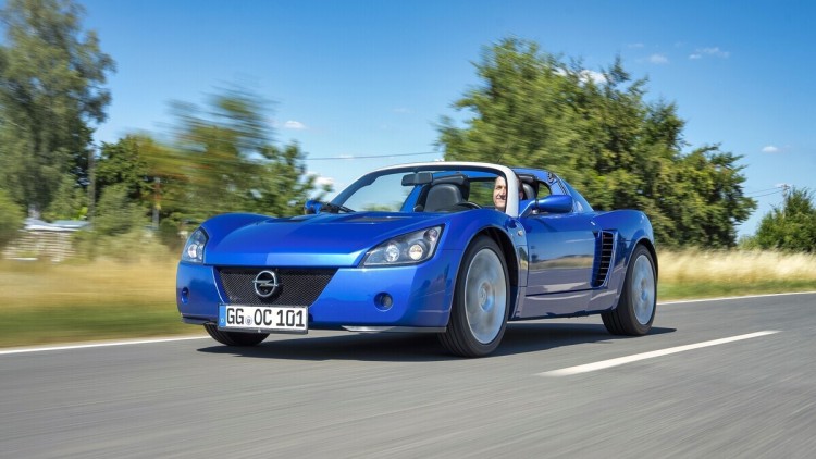 Der Opel Speedster: 900 Kilo nackter Fahrspaß ohne Servolenkung, ohne ESP, ohne Kompromisse.