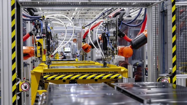 Mercedes montiert in Ungarn E-Auto-Batterien