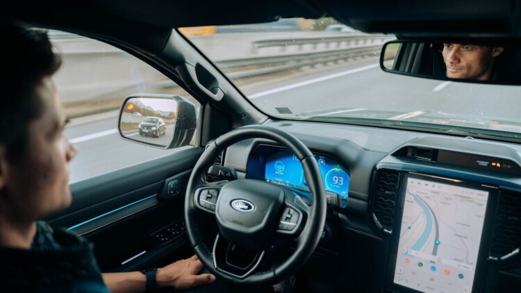 Freihändig fährt der Wagen auf rund 95 Prozent des Autobahnnetzes in 16 Ländern Europas