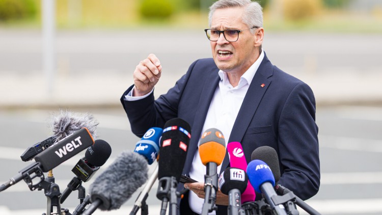 Sparkurs: IG Metall erwartet Konflikt mit VW