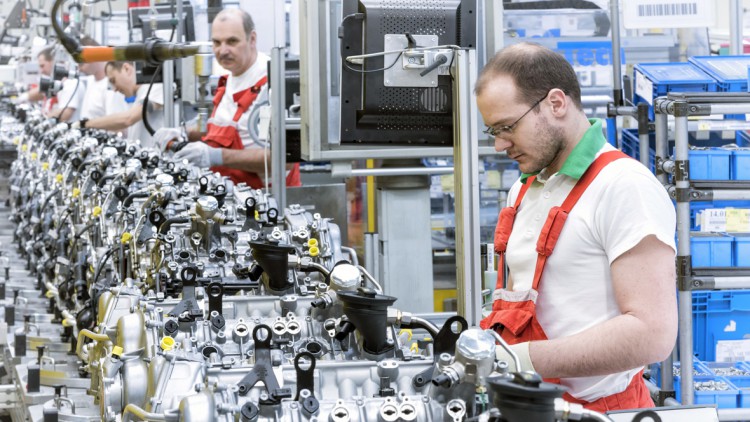 Autoindustrie: Audi fährt Motoren-Produktion langsam wieder hoch