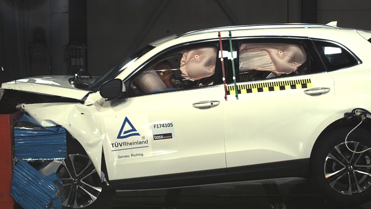 Borgward-BX7-Crash