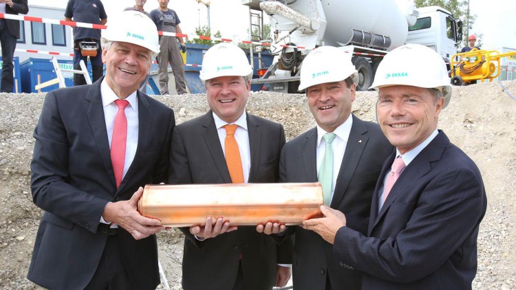 Grundsteinlegung für das Dekra-Haus München