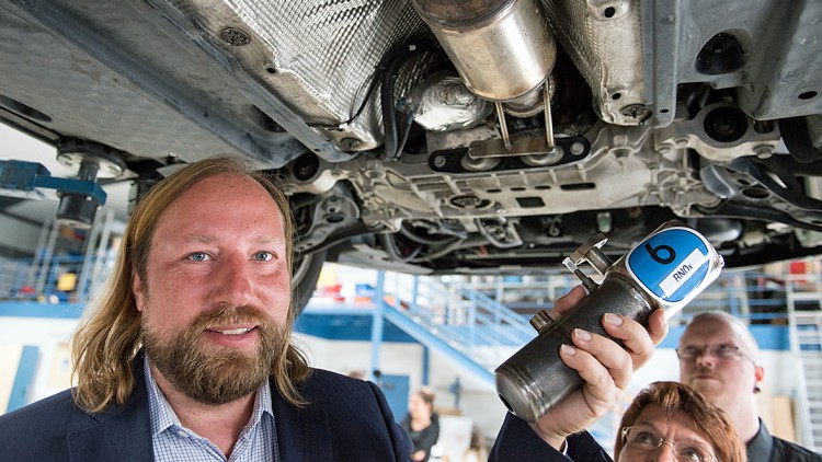 Stickoxid-Minderung: Hofreiter fordert Serienzulassung für nachgerüstete Diesel