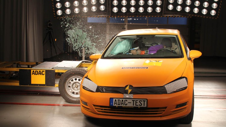 ADAC-Unfallforscher: Seitenairbags bringen nichts! ADAC-Unfallforscher: Seitenairbags bringen nichts!