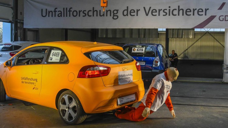 Fußgängerunfällen vorbeugen: Schwere Verletzungen selbst bei Parkmanövern Fußgängerunfällen vorbeugen: Schwere Verletzungen selbst bei Parkmanövern