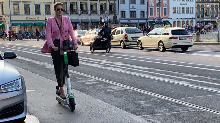 Verkehrsrecht: Gesetzeslücke bei Unfällen mit E-Scootern