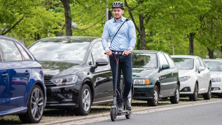 Ab 15. Juni gilt die eKFV: Ohne Versicherung darf kein E-Scooter auf die Straße