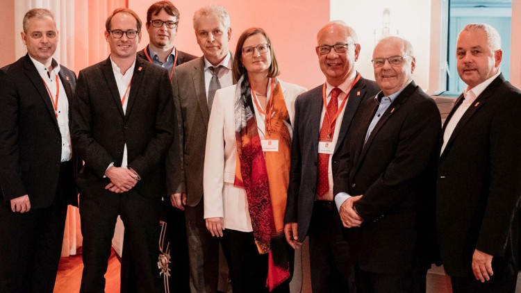 Premiere in Hamburg: Gutachter zwischen Tradition und Digitalisierung