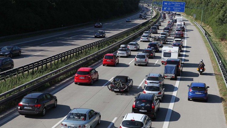 Illegale Autorennen: Darf Tempo 130 auf Autobahn angeordnet werden?