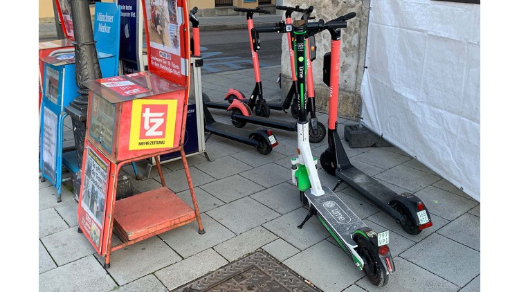 Verkehrsrecht: Fahrräder und E-Scooter dürfen nicht überall abgestellt werden