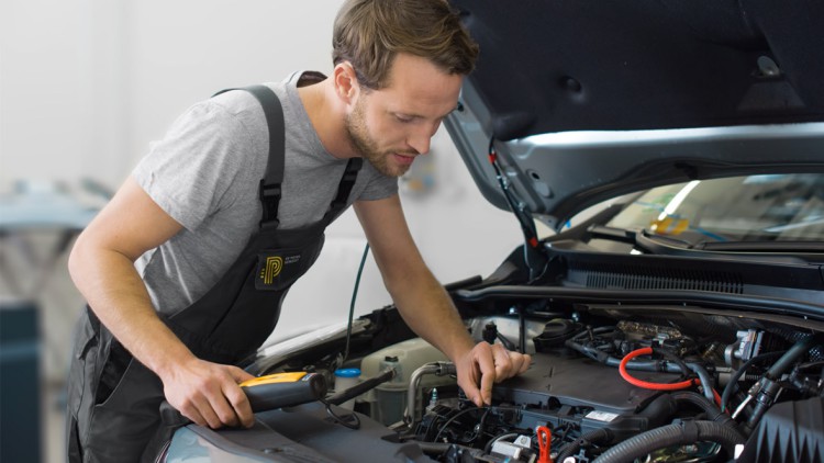 HUK-Coburg-Test in Bonn: Erweiterter Autoservice-Ansatz mit Markenwerkstätten und Pitstop