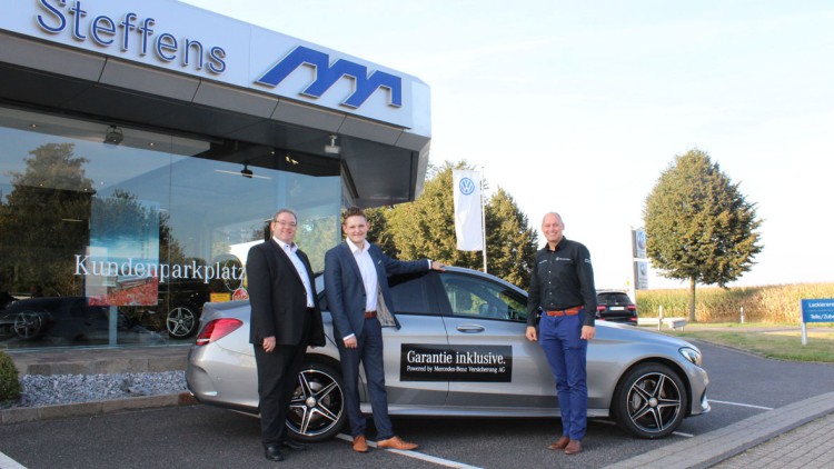 Versicherung: 100.000ster Garantieabschluss bei Mercedes-Benz