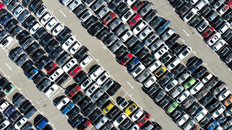 Neuzulassungen im Oktober: Automarkt schrumpft um 35 Prozent