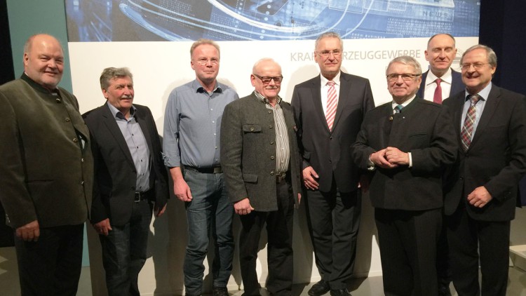 Automobilempfang Bayern: Staatsminister Joachim Herrmann unterstützt technische Überwachung Automobilempfang Bayern: Staatsminister Joachim Herrmann unterstützt technische Überwachung
