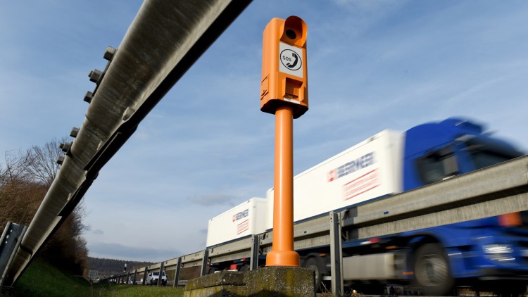 Notrufsäulenbilanz 2015: 57.629 Hilferufe von deutschen Autobahnen