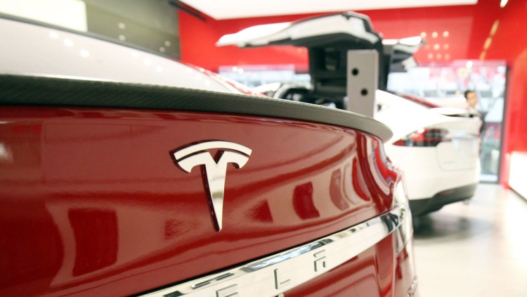 Aktien im freien Fall: Zweifel an Tesla-Zielen