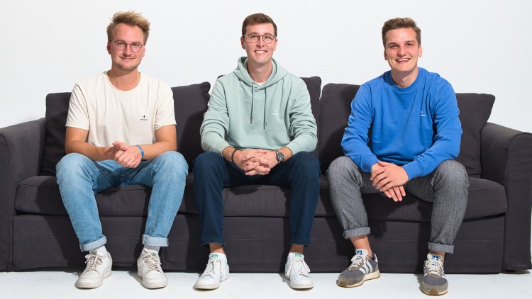 Maximilian Rost, Florian Reister und Niko Schmidt betreiben die Plattform Aampere, über die Autohäuser gebrauchte Stromer von privat oder gewerblich ankaufen können.