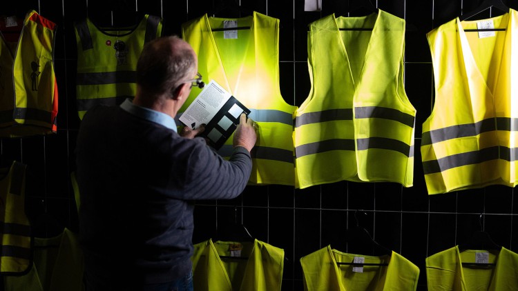 Kinderwarnwesten: ADAC testet und fordert Verkaufsverbote