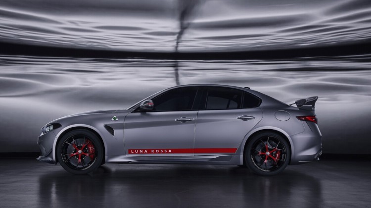 Alfa Romeo Giulia Quadrifoglio Luna Rossa