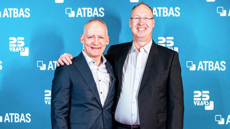 Geschäftsführer Gerd Singer und Firmengründer Sylvio Röthig (re.) stellen die strategischen Weichen für die nächste Wachstumsphase von ATBAS.