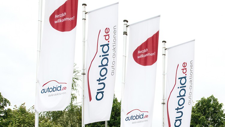 Autobid.de-Fahnen
