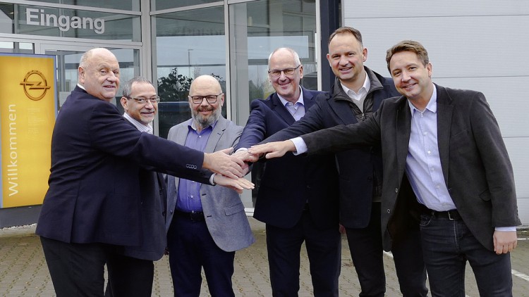 V.l.n.r.: Helmut Peter (Inhaber & Geschäftsführer / Autohaus Peter Gruppe), Falk Kirsche (Gesellschafter / Autohaus Mundt), Matthias Mundt (Gesellschafter / Autohaus Mundt), Detlef Günter (Gesellschafter / Autohaus Mundt), Andreas Peter (Inhaber & Geschäf