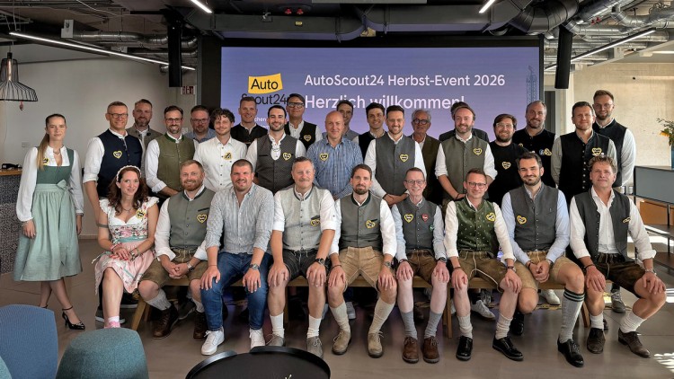 Das Autoscout24-Team mit Führungskräften aus Handel, Herstellerorganisationen und Verbänden im Rahmen der Herbst Event Serie in München