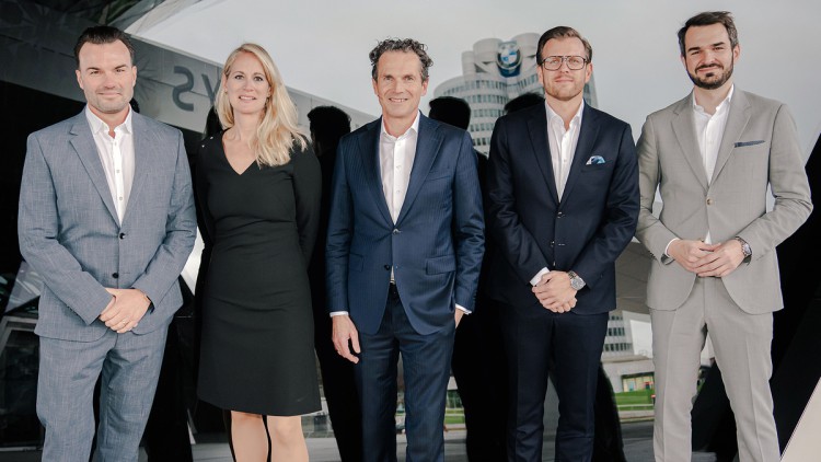 Stefan Schneck, Chief Sales Officer AutoScout24, Astrid Steinhoff, Geschäftsführerin KFZ.WIGE und Geschäftsführerin VDB, Peter Reisacher, Erster Vorstand VDB, Andreas Gebele, Director Strategic Accounts und Partnerships AutoScout24, und Sebastian Dappa, S