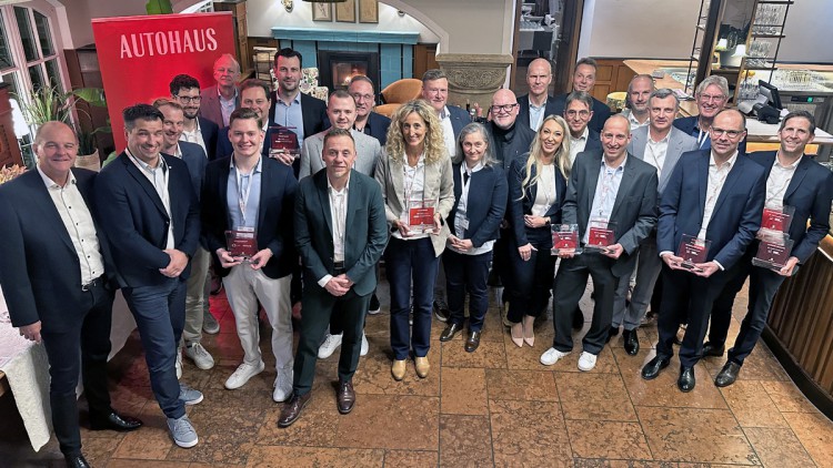 AUTOHAUS VersicherungsMonitor 2025