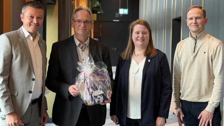 V.l.n.r.: Benjamin Klatt (Bereichsleiter Vertrieb Bank11), Werner Prange (Präsident MHV, Autohaus Prange), Maria Becker (Key Account Managerin Händlerkooperationen Bank11) und Marcus Weller (Geschäftsführer MHV)