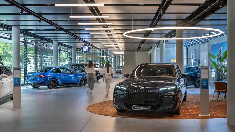 BMW Niederlassung München mit Retail.Next-Gestaltung