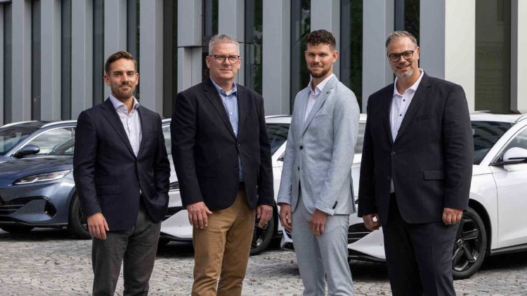 Fabian Ulbrich, Christian Lochner, Felix Böhrer und Birk Pfennig verstärken das Führungsteam von BYD Deutschland.