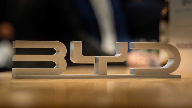 BYD-Aufsteller bei der Rahenbrock Gruppe