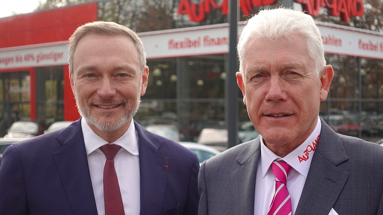 Autoland AG-Chef Wilfried Wilhelm Anclam (re.) mit seinem künftigen Stellvertreter Christian Lindner