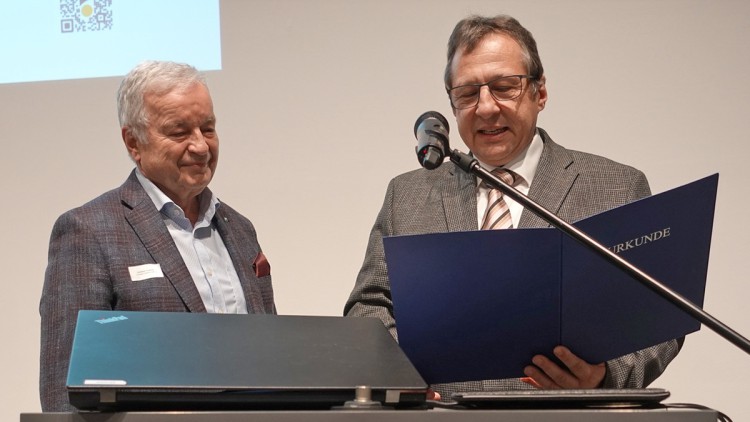 Christoph Kroschke (l.) und Rektor Prof. Andreas Frey