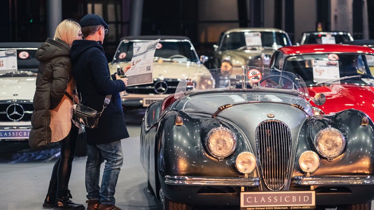 Classicbid Spannende Auktion In Weihnachtlicher Stimmung